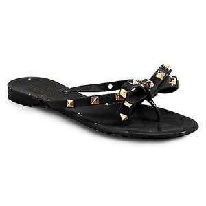 VALENTINO GARAVANI // black pvc rock stud jelly bow flip flops (39)